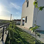 Ujo Marko Sea View House, Prázdninový dům