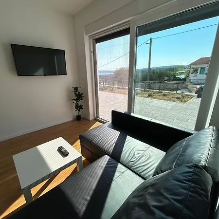 Ujo Marko Sea View House, Hébergement de vacances