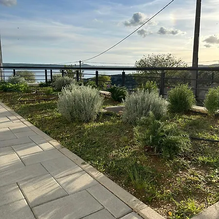 בית נופש Ujo Marko Sea View House, *