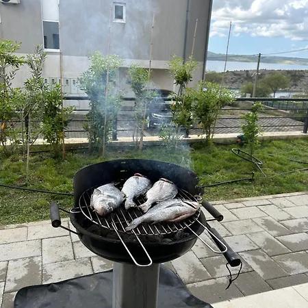 بيت للعطل Ujo Marko Sea View House, ماسلينتسا