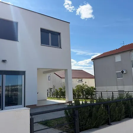 Ujo Marko Sea View House, *