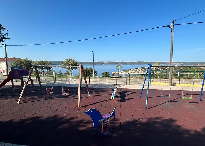 Дом отдыха Ujo Marko Sea View House,