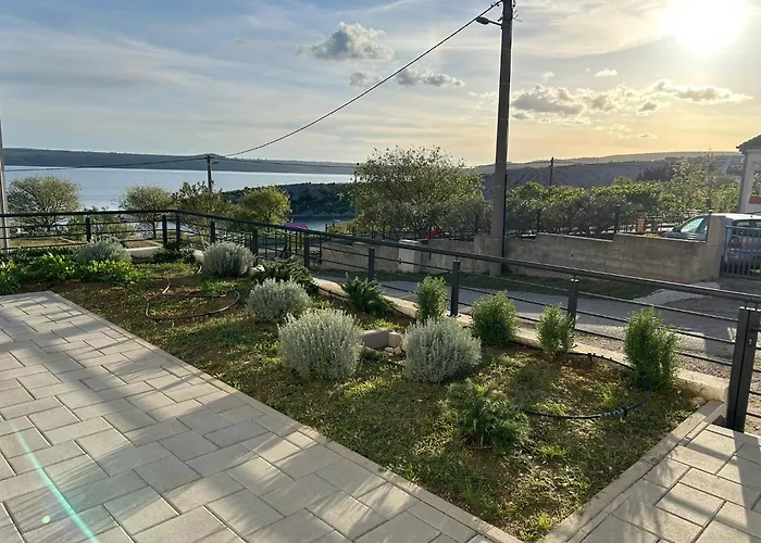 Ujo Marko Sea View House, Дом отдыха *