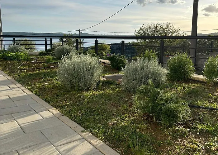 Дом отдыха Ujo Marko Sea View House, *