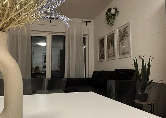 Ujo Marko Sea View House, Casa vacanze Maslenica