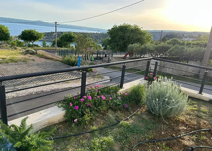 Ujo Marko Sea View House, Casa vacanze Maslenica