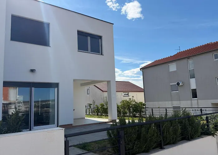 Ujo Marko Sea View House, *