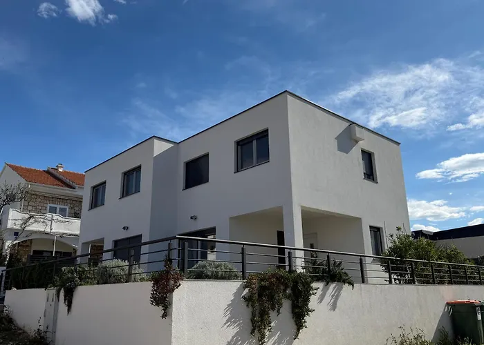 Ujo Marko Sea View House,
