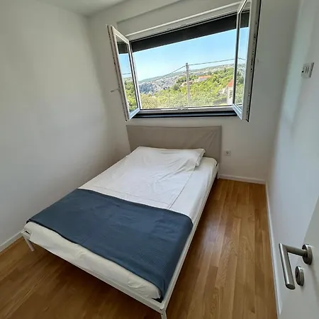 Ujo Marko House *