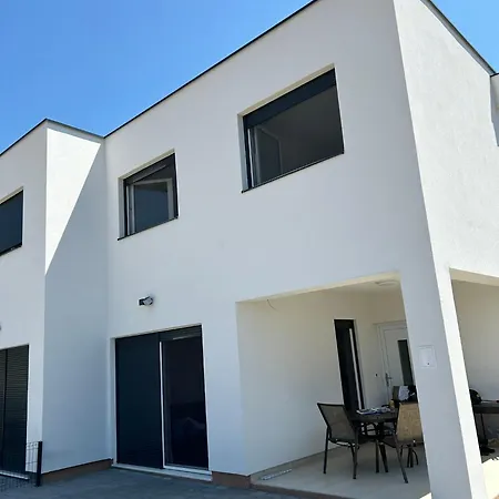 Ujo Marko House *