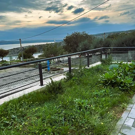 Ujo Marko Sea View House, Hébergement de vacances *