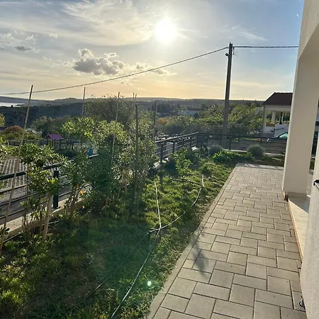 Vakantiehuis Ujo Marko Sea View House, Maslenica