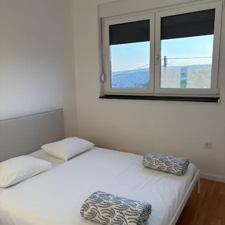 Ujo Marko Sea View House, 马斯莱尼察