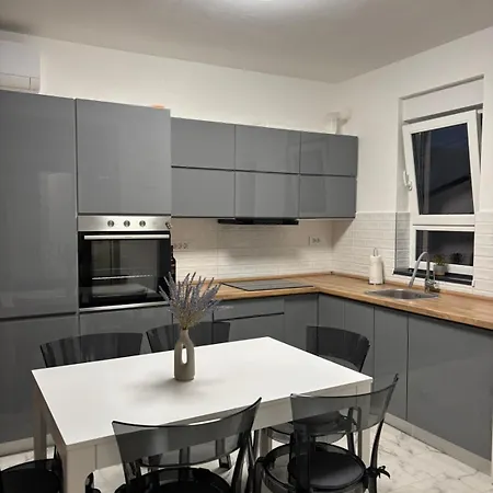 Ujo Marko House Масленица