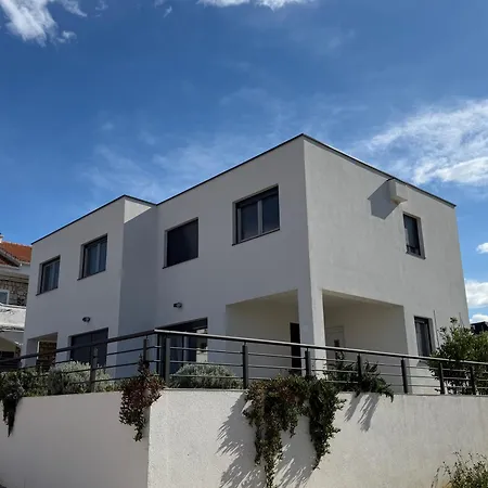 Ujo Marko Sea View House,