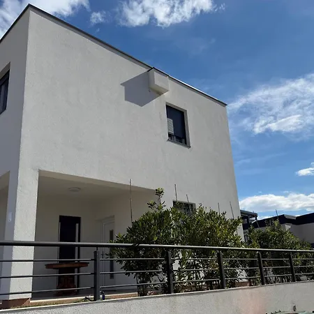度假居 Ujo Marko Sea View House, 马斯莱尼察