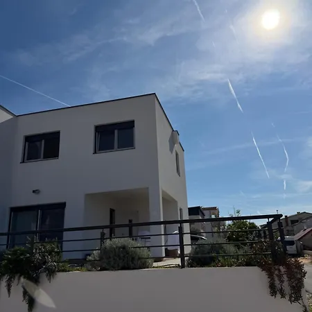 Ujo Marko Sea View House, 度假居 *
