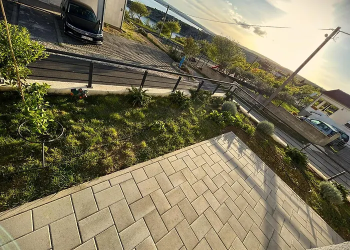 Ujo Marko Sea View House, * 마슬레니차