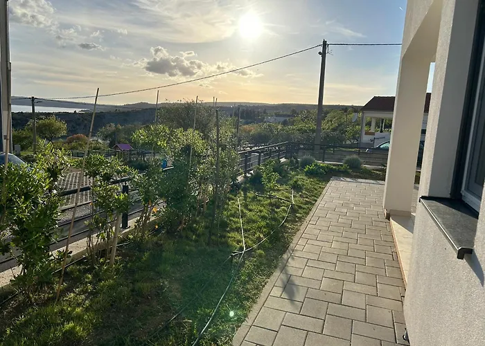 펜션 Ujo Marko Sea View House, 마슬레니차